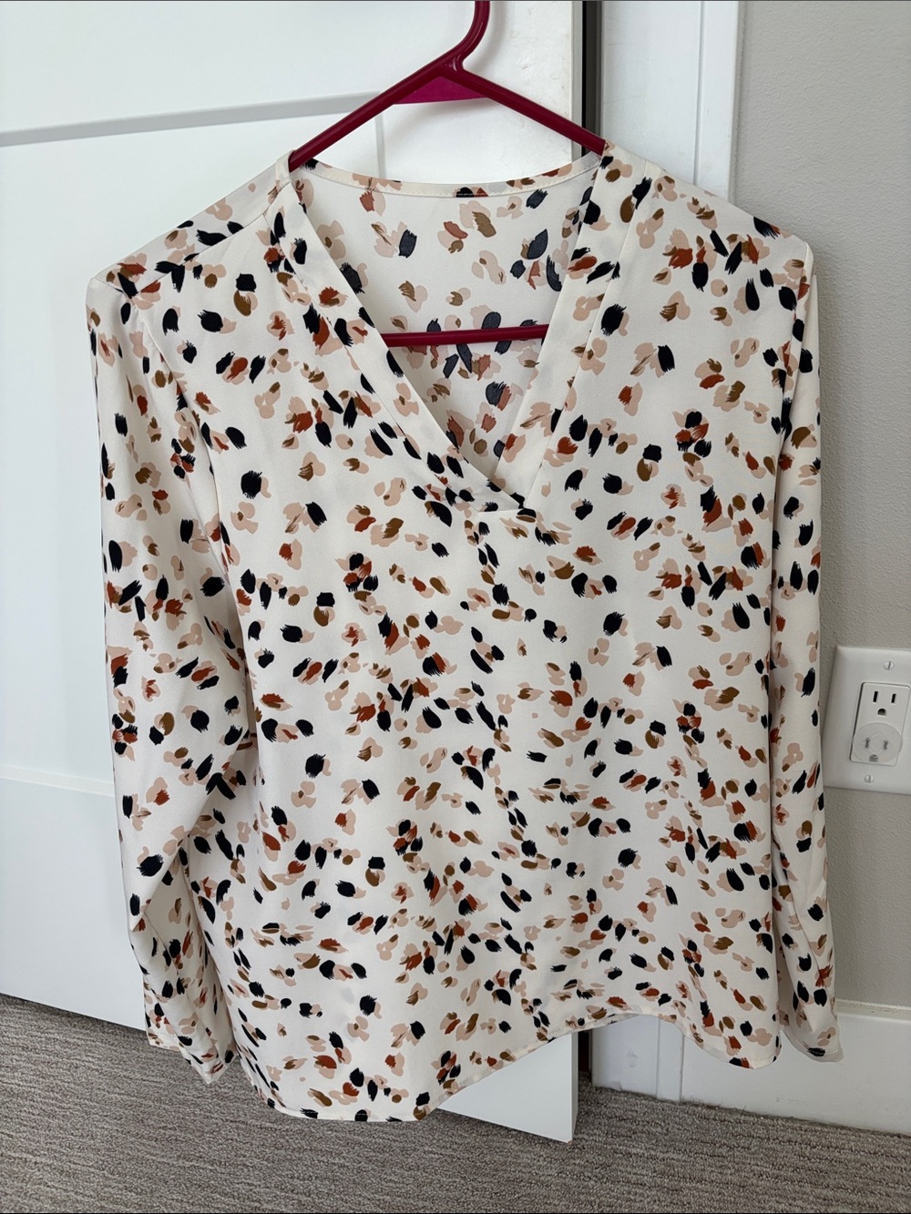 Women’s V-Neck Long Sleeve Blouse - Cream Multi-Print